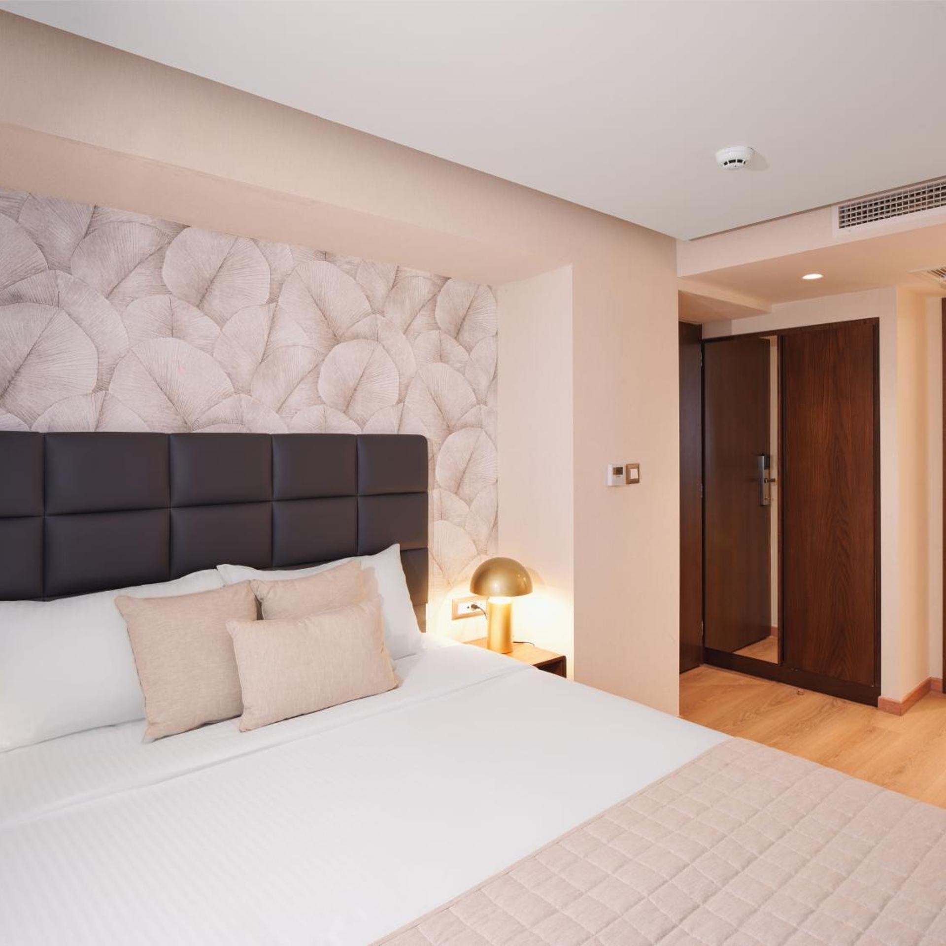Standard, Double or Twin Bed, Atrium View