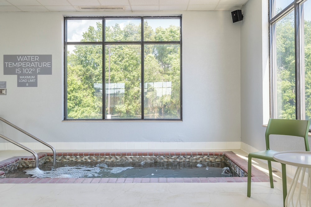 swimming pool spa