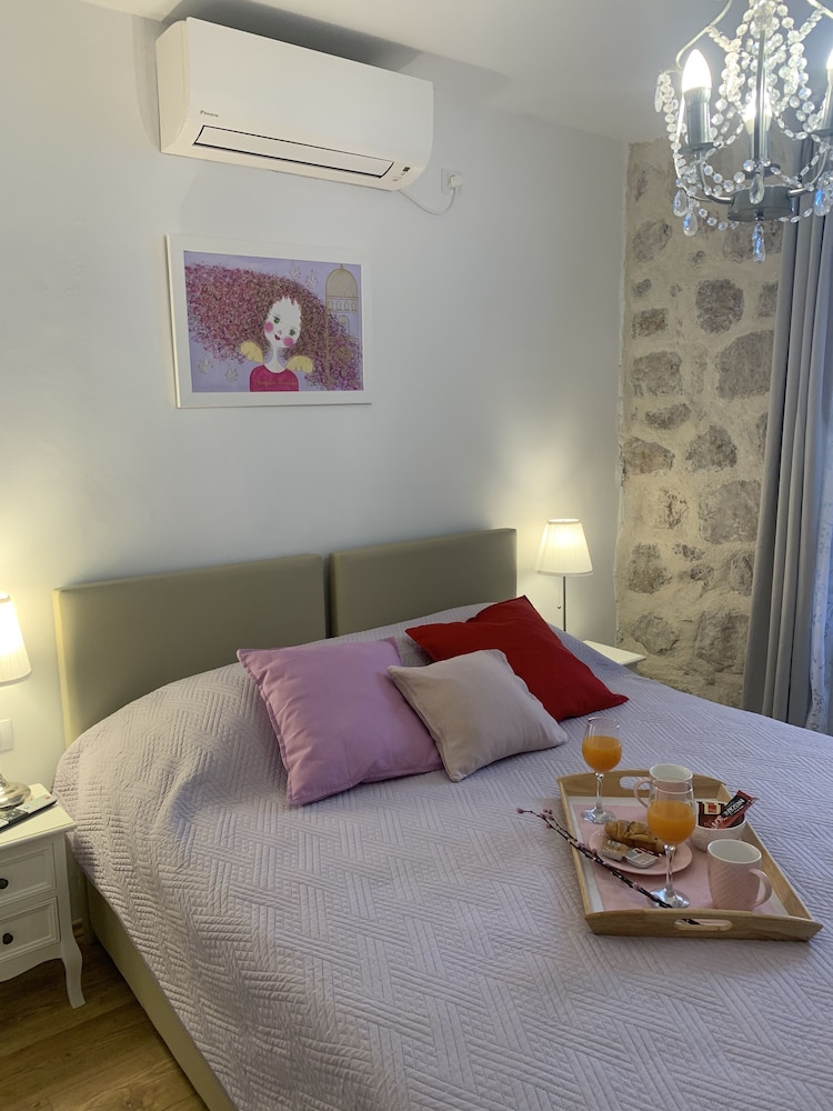 CITY, DOUBLE OR TWIN BED