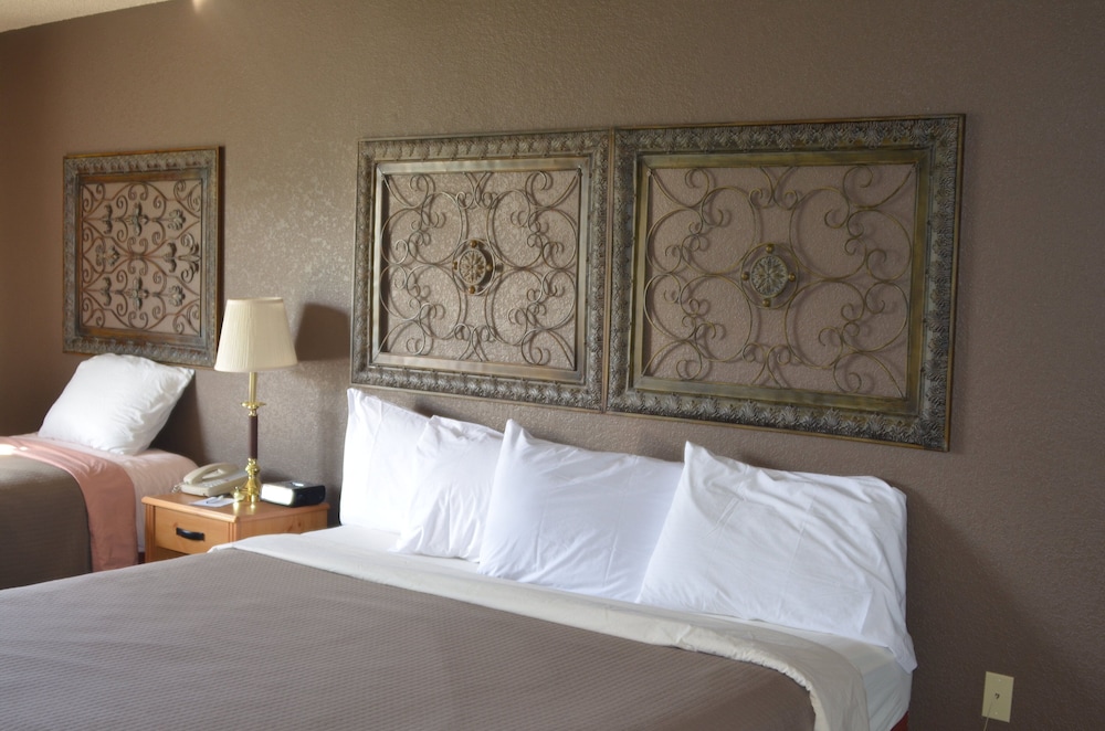Boarders Inn & Suites by Cobblestone Hotels - Fayette 18/50