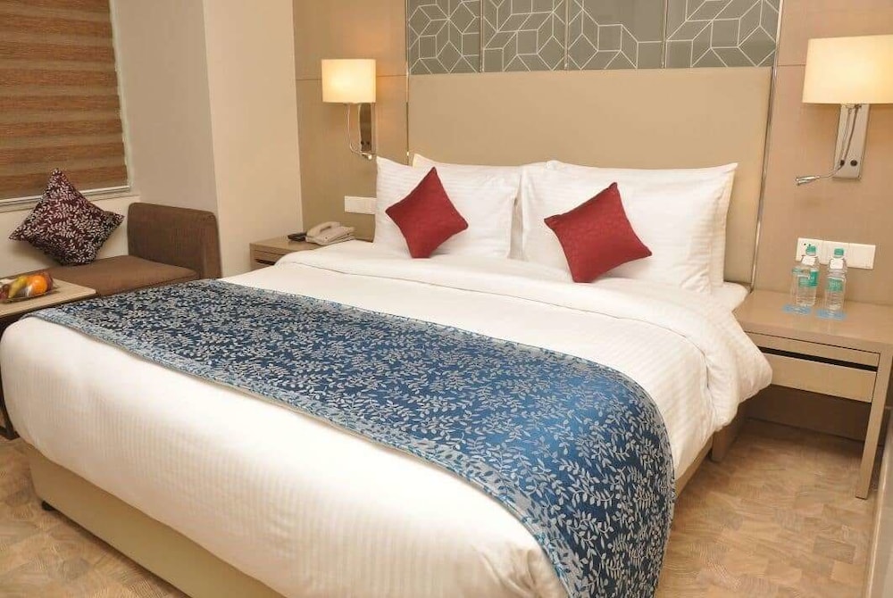 ROOM, KING BED