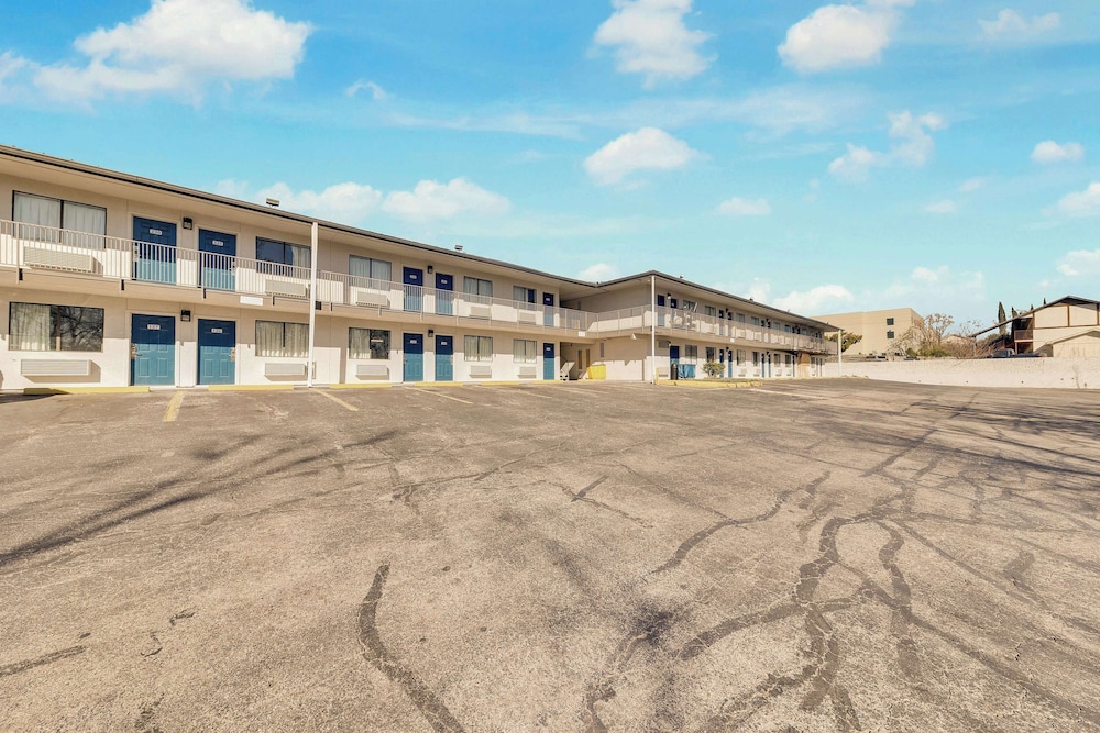 Motel6 Austin, TX - Airport - South 52/58