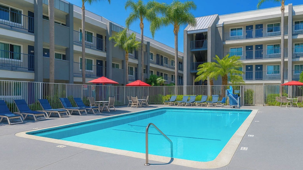 Motel6 Anaheim, CA - Maingate 48/58