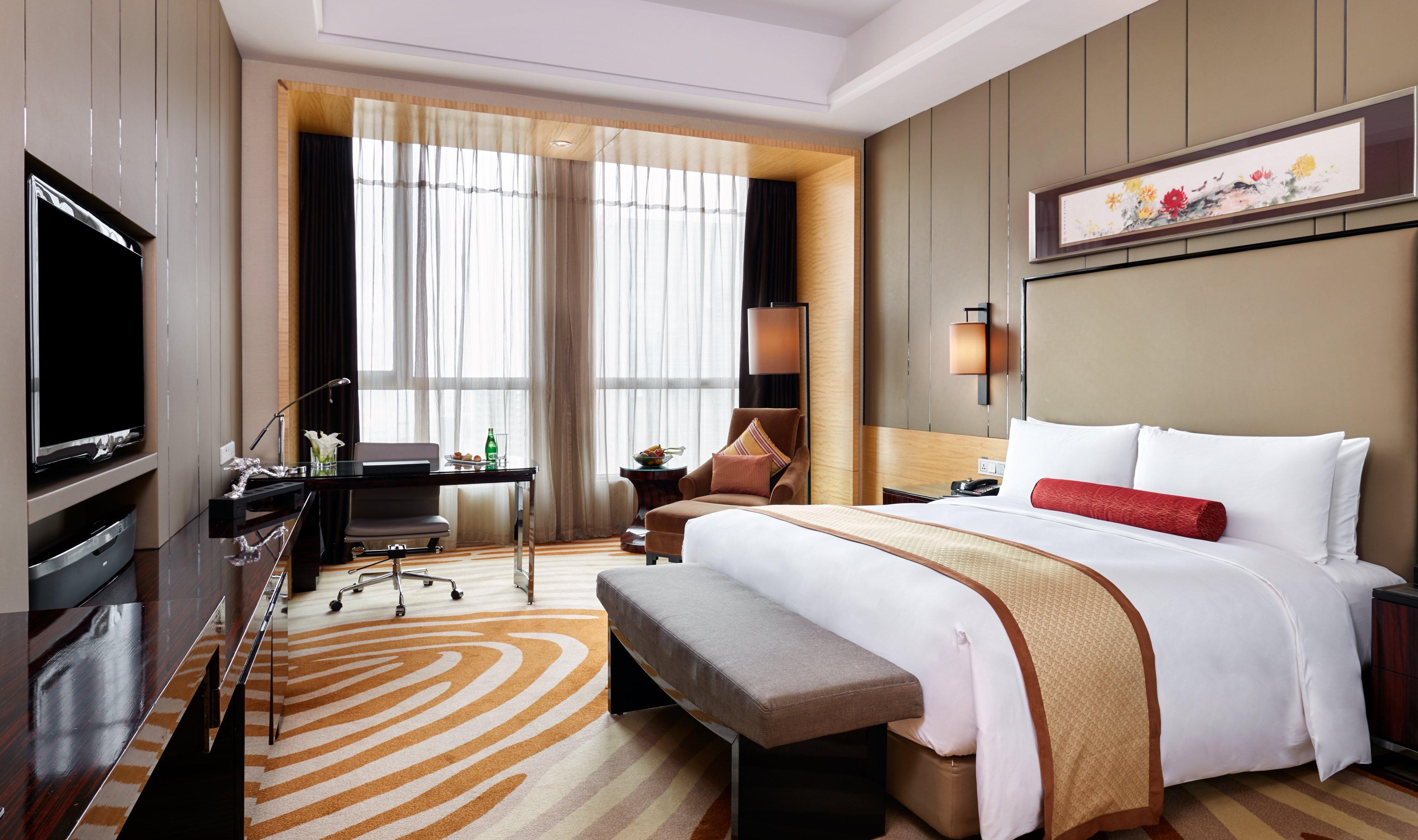 Classic, King Bed, Statue View, Lounge Access