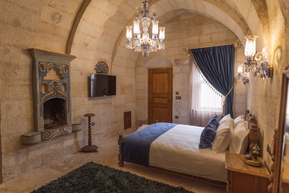 Solo Cave Suites 22/61