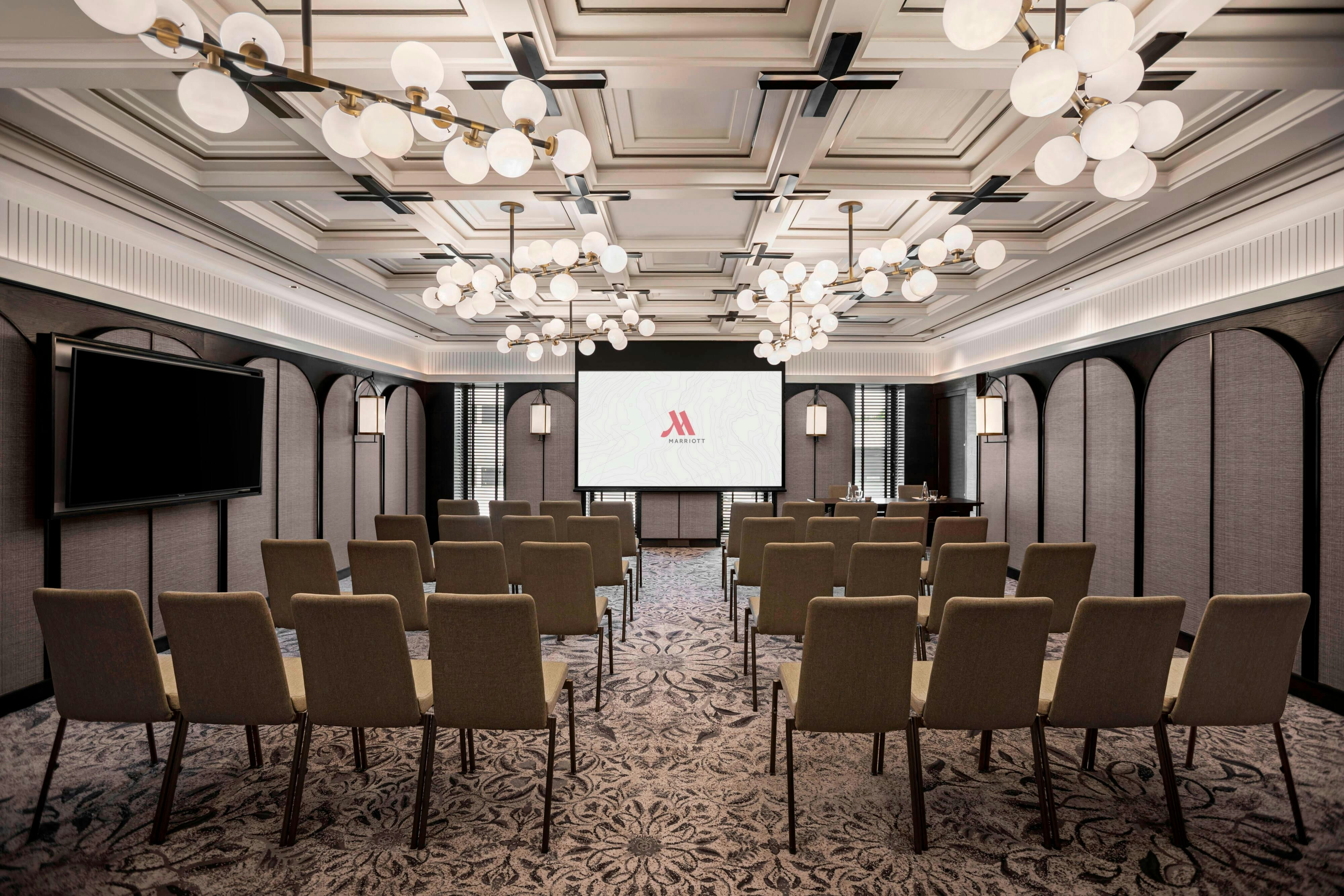 Marriott Bangkok Hotel the Surawongse 58/74