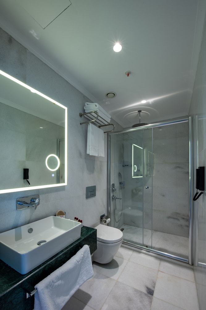 Bvs Bosphorus Hotel Pera 63/64