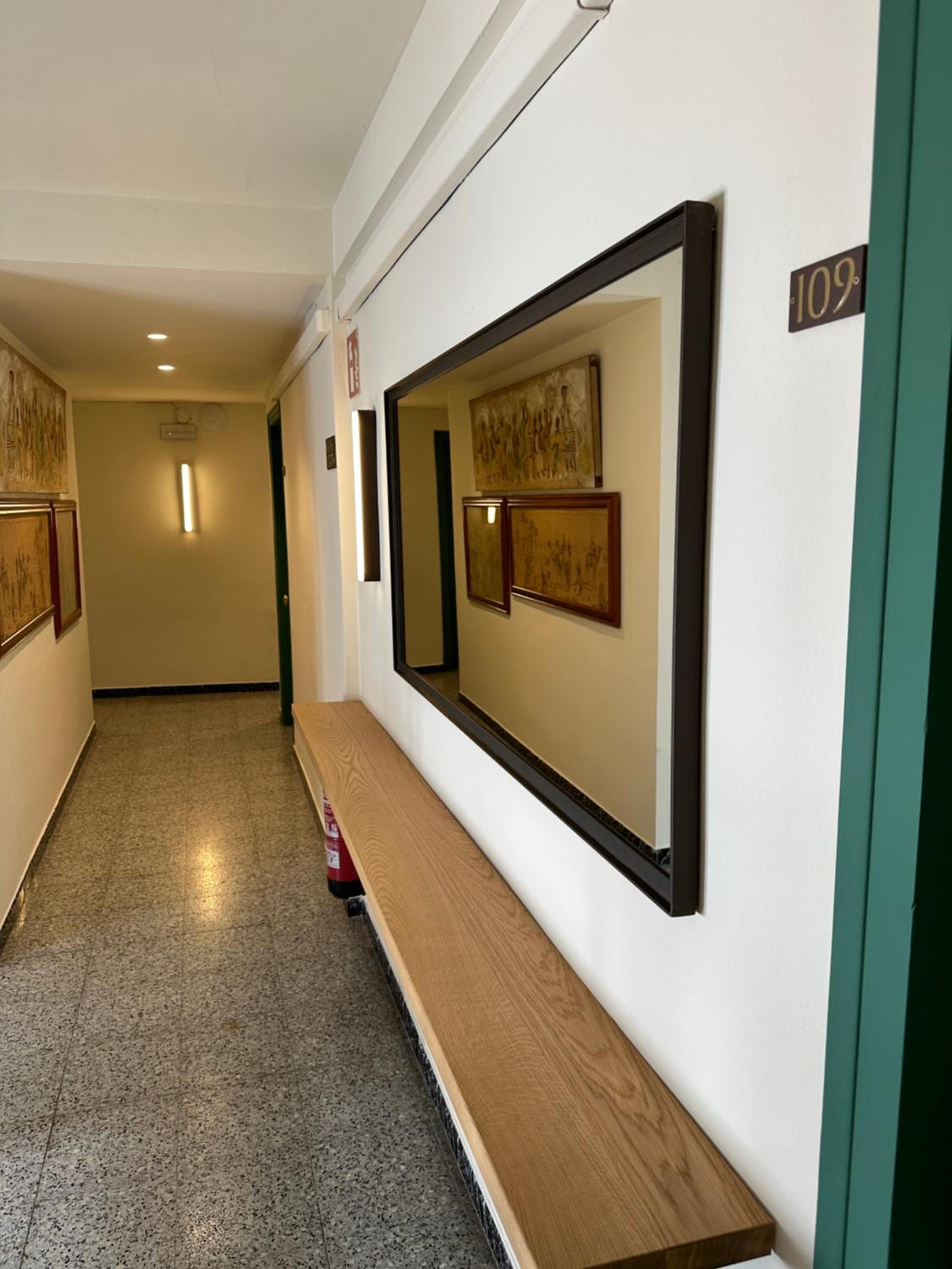 L'illa Hotel 6/25