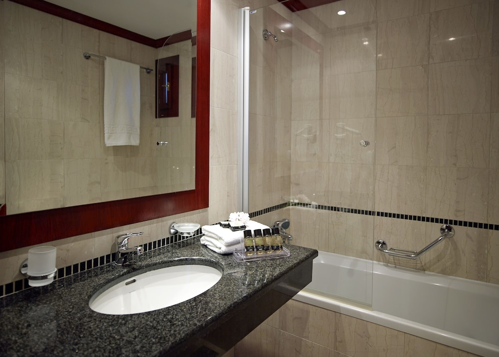 Roda Beach Resort & Spa 47/49