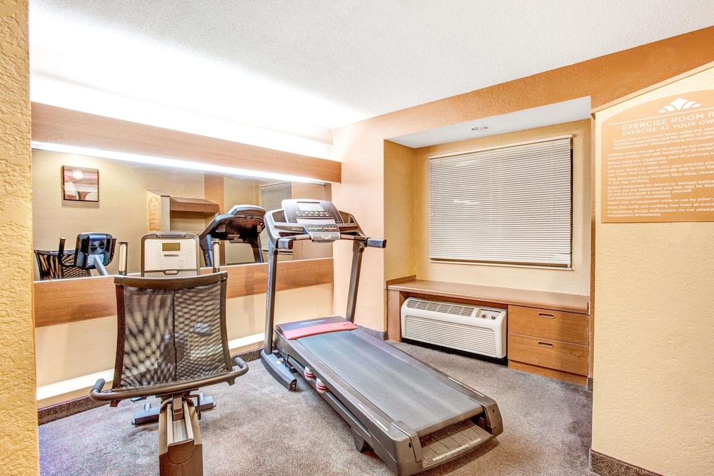 Microtel Inn Suites By Wyndham Newport News Airport 16/26