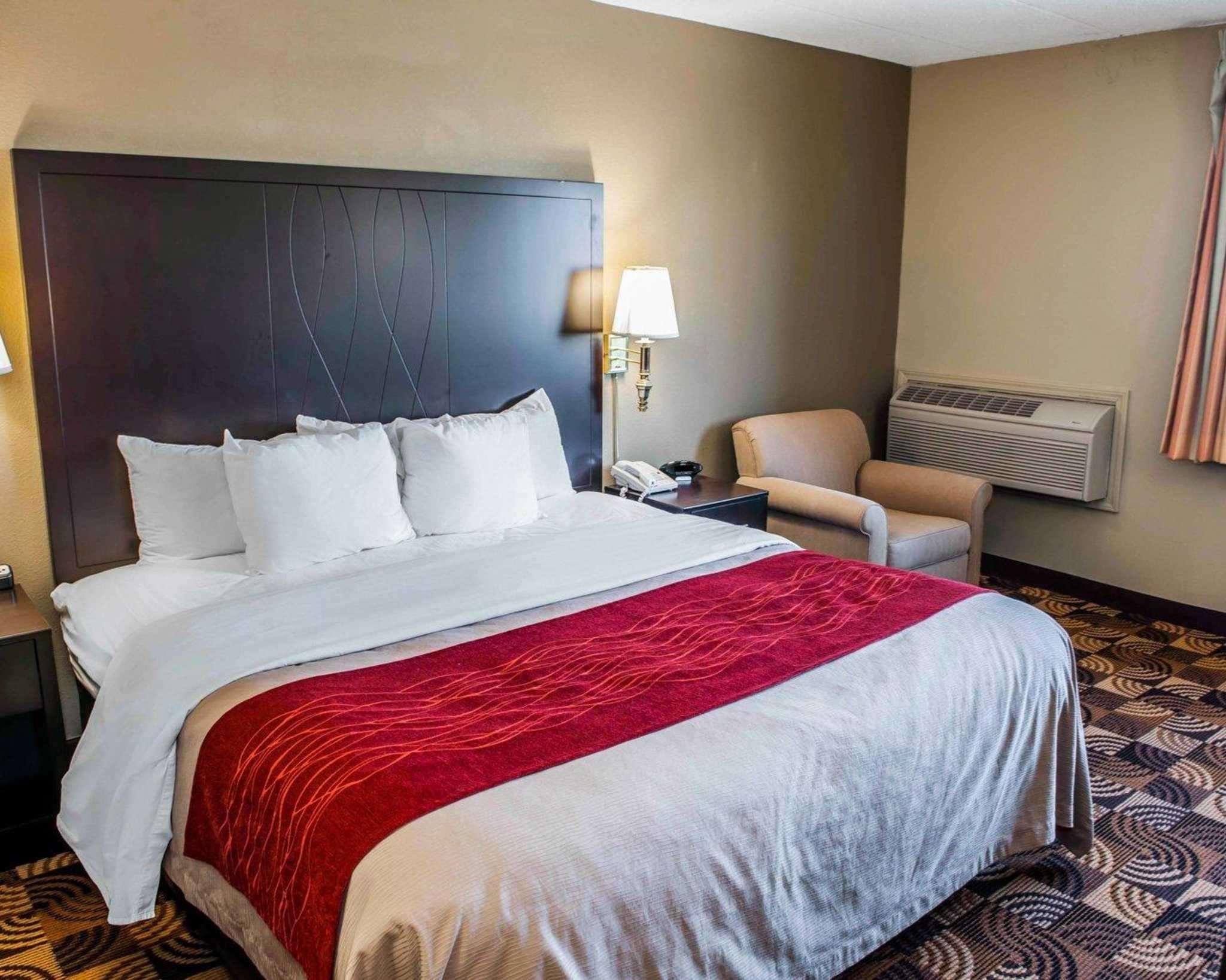 ROOM, KING BED