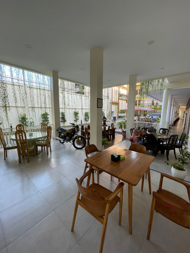 Lims Hotel 8/11