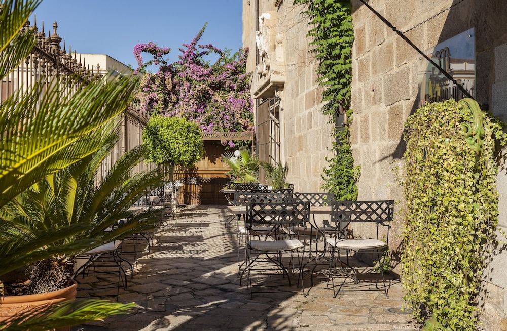 Ilunion Merida Palace Hotel 65/66