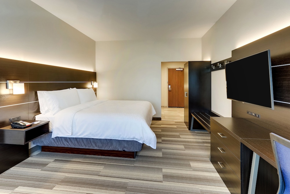 HOLIDAY INN EXPRESS AND SUITES WINSTON SALEM SW CLEMMONS 16/50