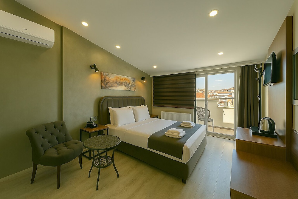 ROOM, BALCONY