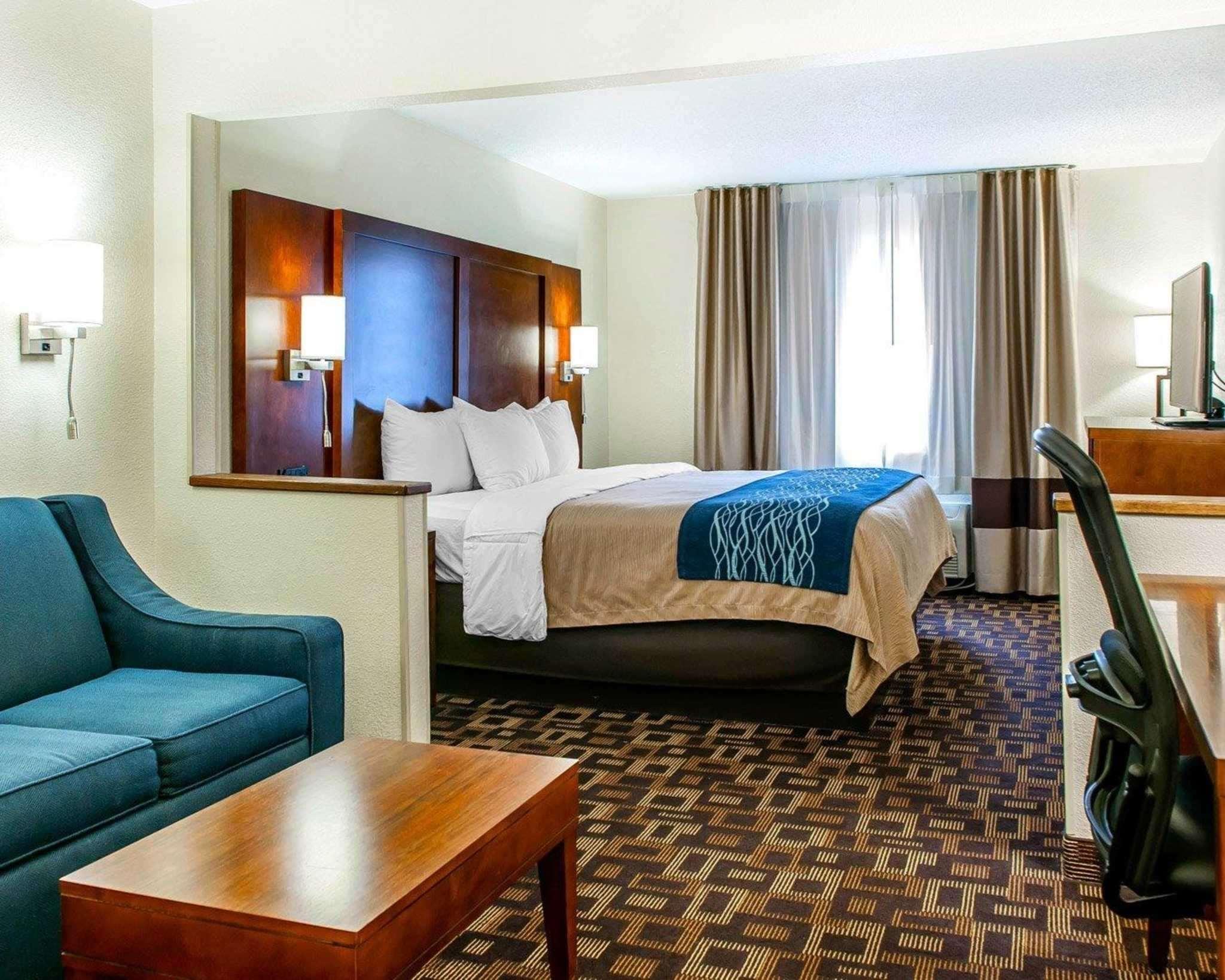 Upgrade, Business, Suite, King Bed، Comfort Inn Marion 3/4