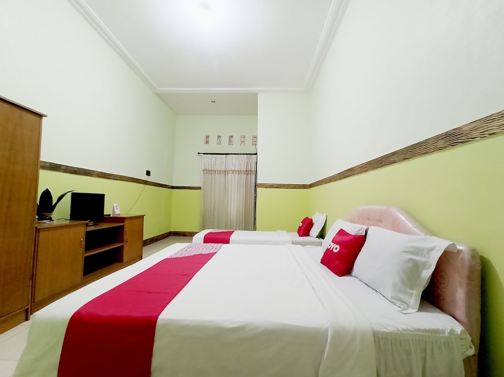 OYO 563 Damar Mas Resort Lereng Kelud 12/61