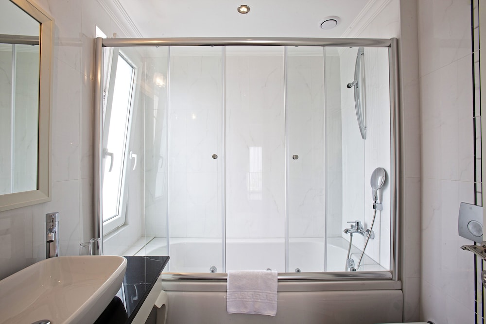 Aren Suites 42/44