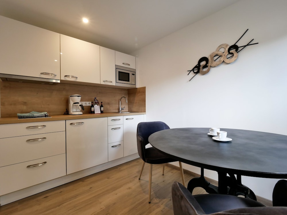 HOTEL GRAFRATHER HOF 25/49