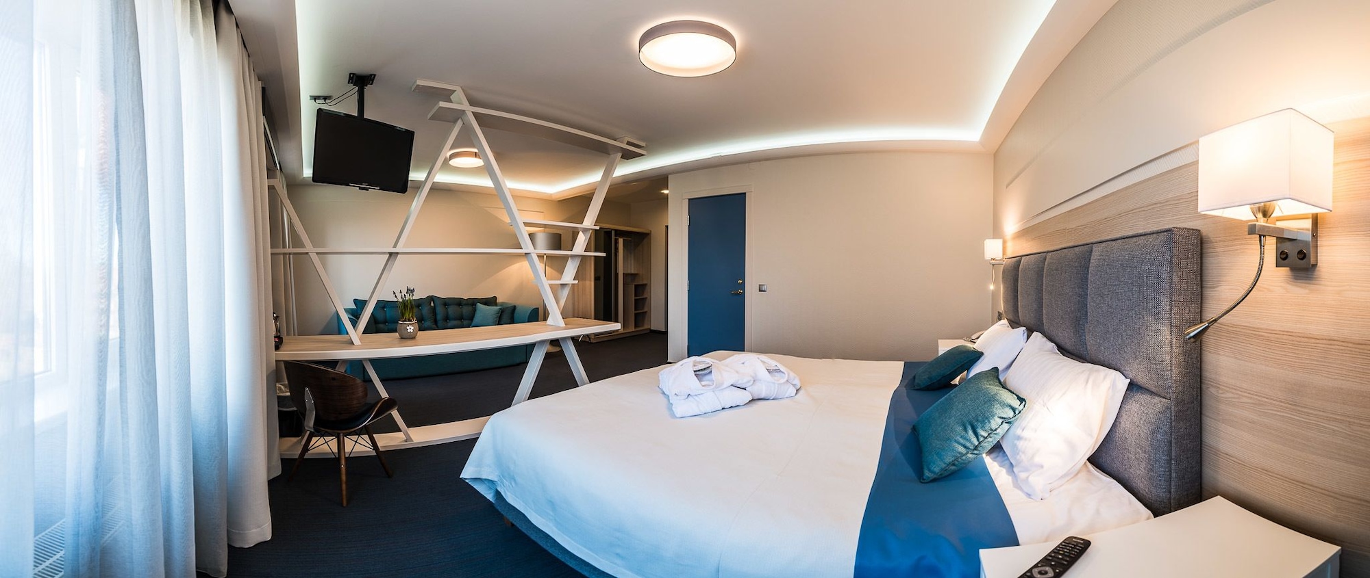 جناح جونيور بسرير كينج، Amrita Hotel 6/10