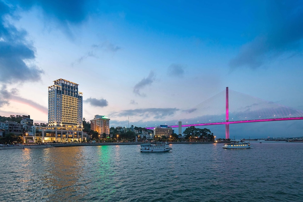 Wyndham Legend Halong 23/72
