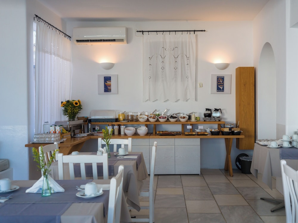 Rhenia Hotel and Bungalows 72/88