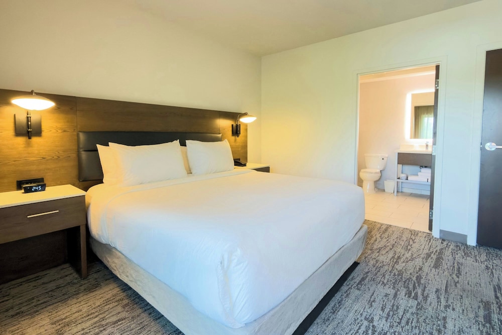 Suite, King Bed, Sofa, Balcony