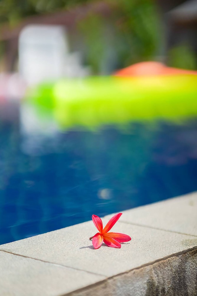 Phi Phi Cozy Seafront Resort 54/67