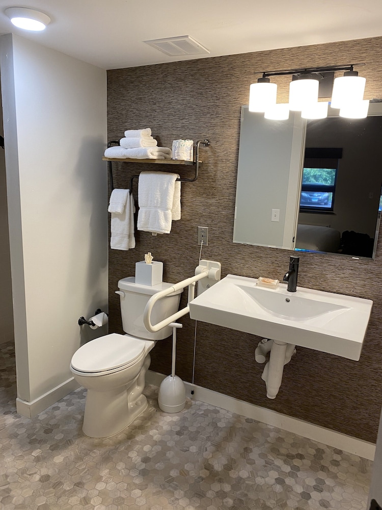 Executive, King Bed, Accessible
