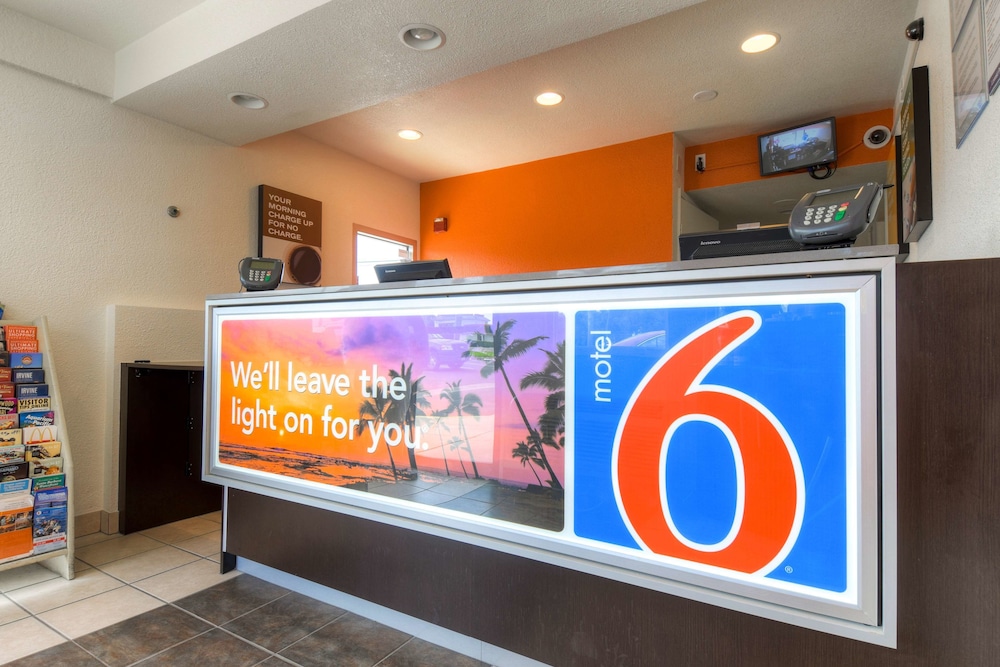 Motel6 Costa Mesa, CA 9/55