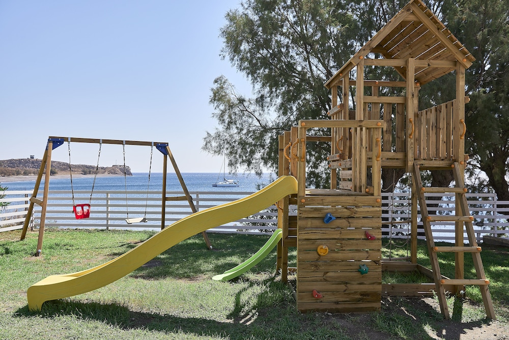 Dimitra Beach Hotel and Suites 56/76