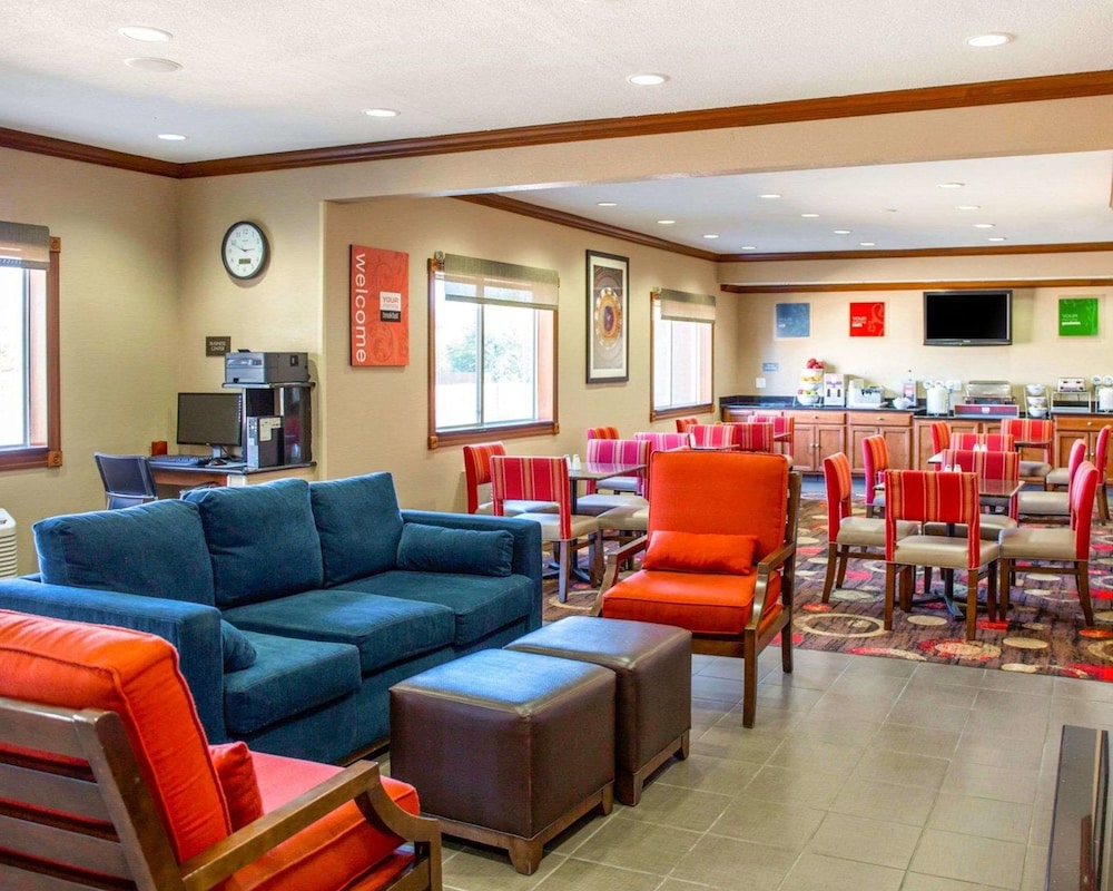 Comfort Inn and Suites Coralville 32/49
