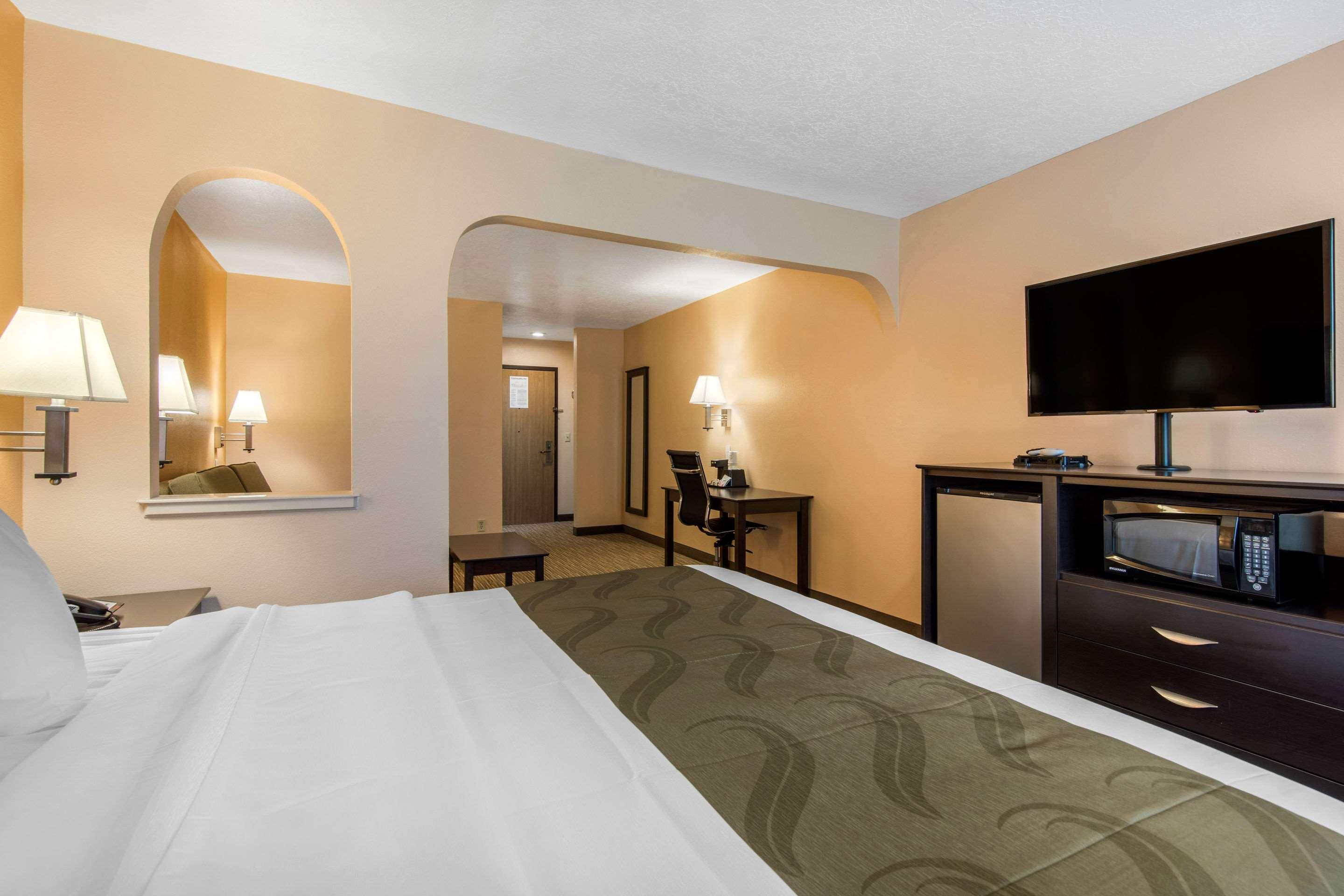 SUITE, KING BED