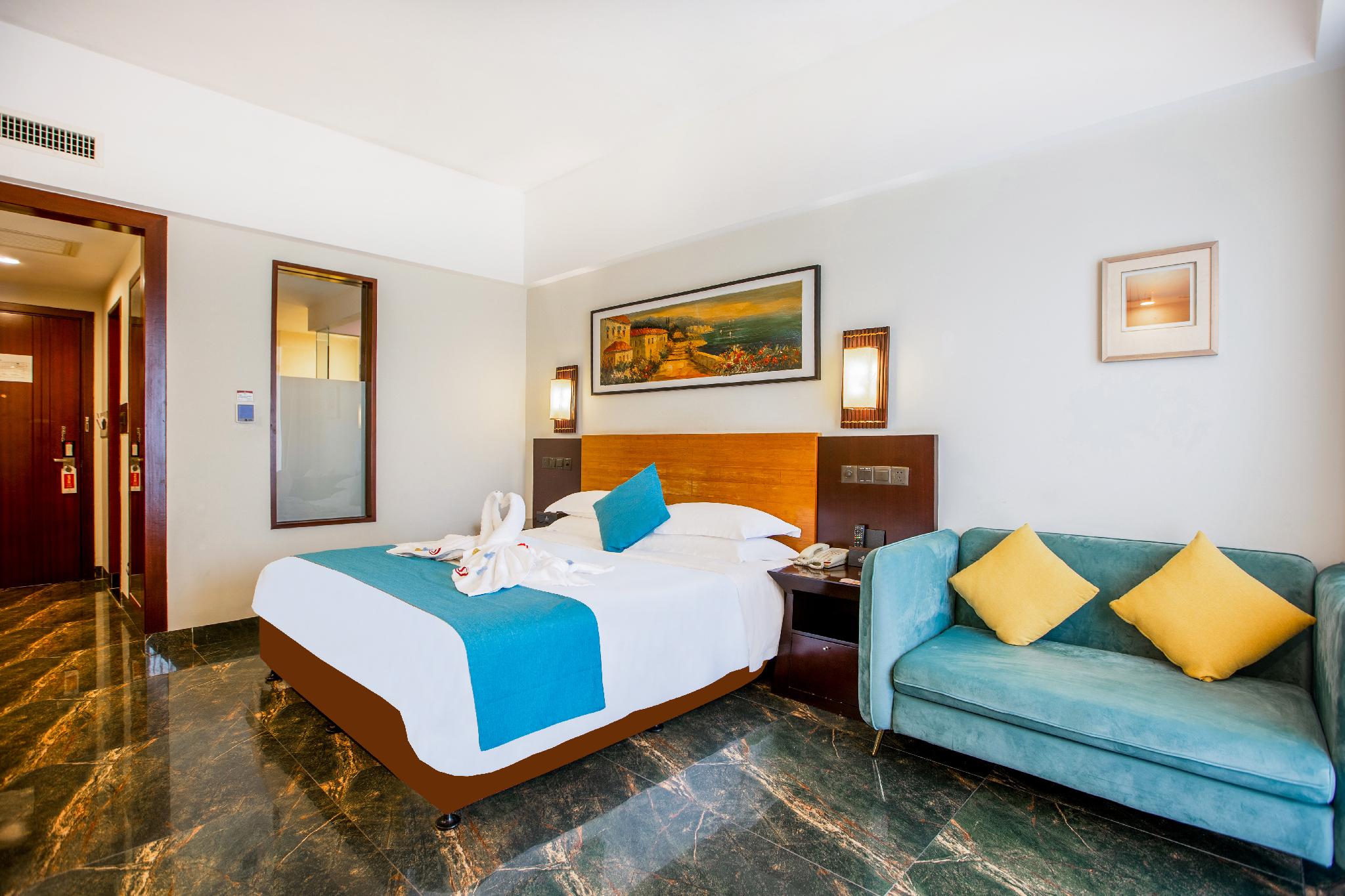 Room, Lateral Side Sea View