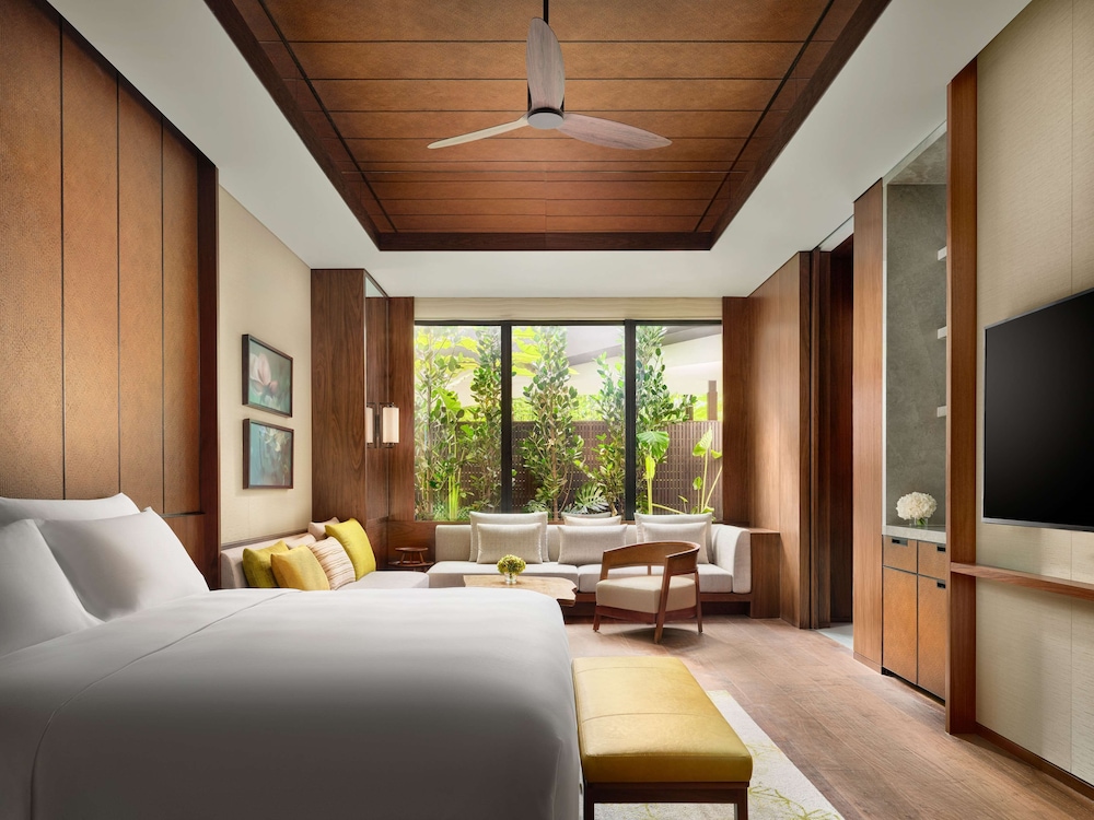 GARDEN, STUDIO, KING BED