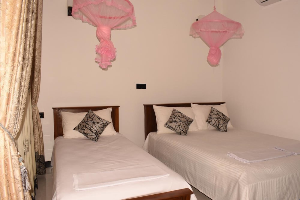 Sea Zone Hotel Nilaveli 12/49