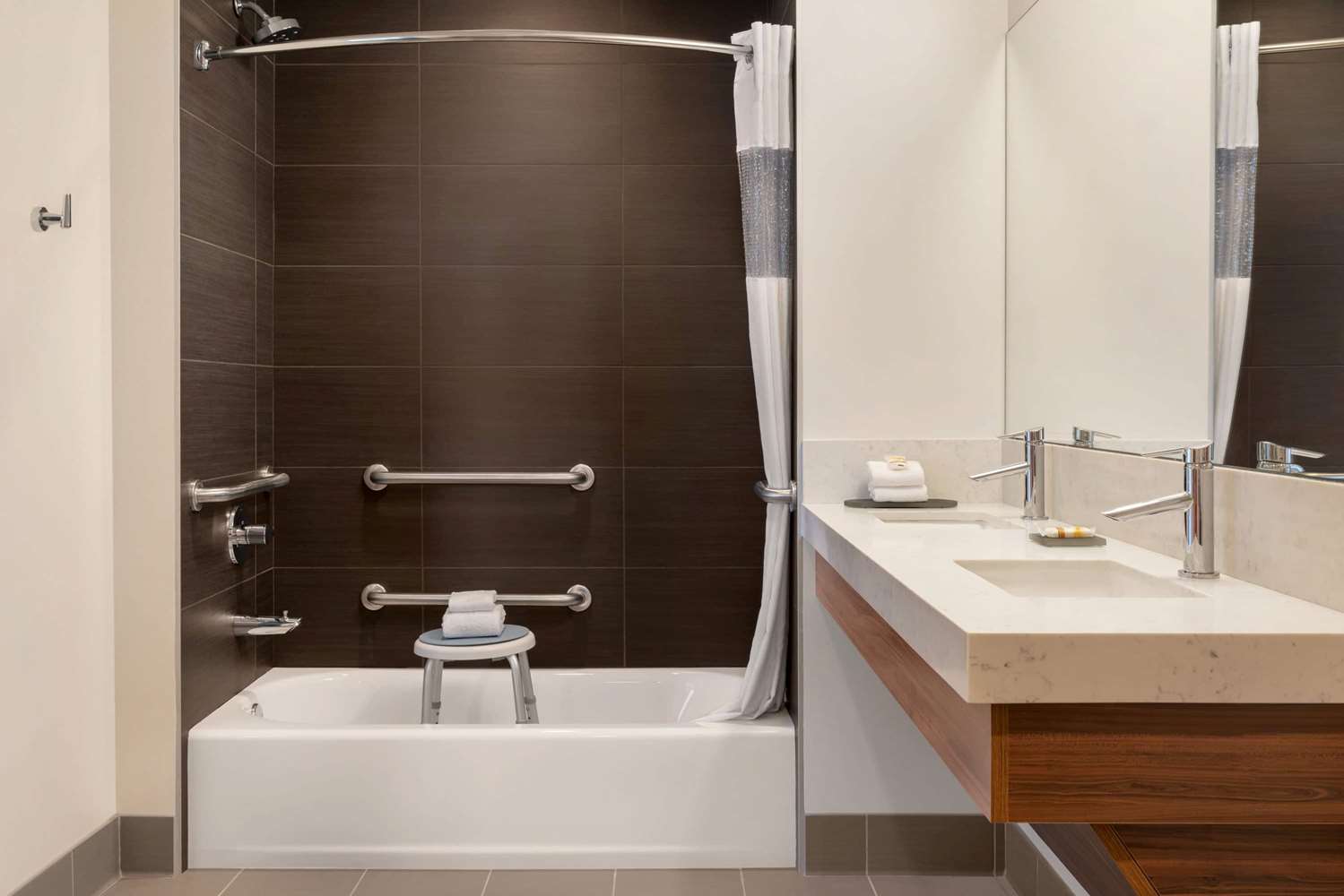 La Quinta Inn And Suites By Wyndham San Luis Obispo Downtown 63/65