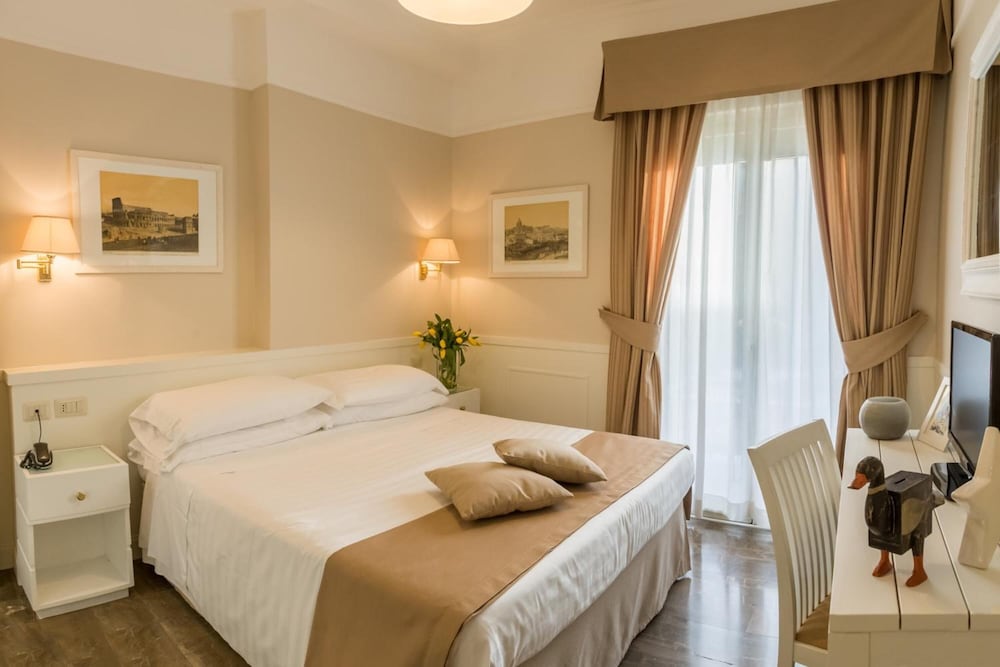 EXCLUSIVE, QUEEN BED, BALCONY
