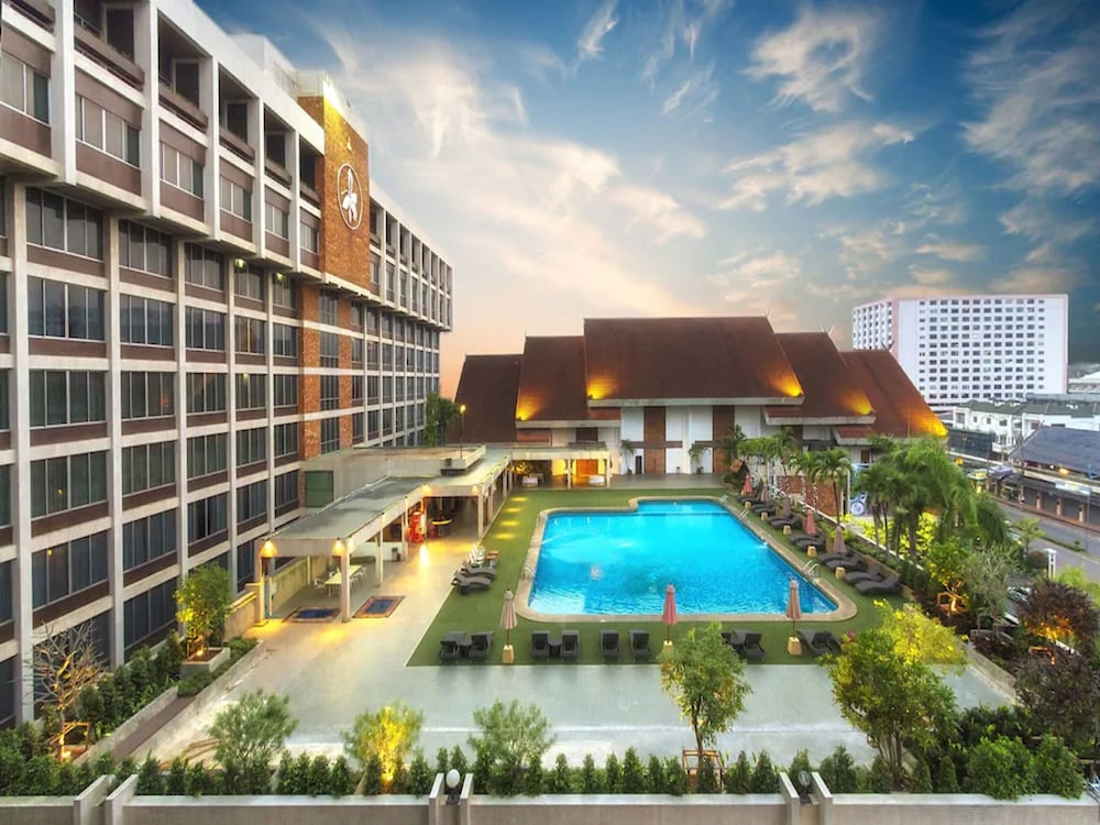 Chiang Mai Orchid Hotel 4/64