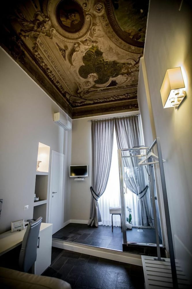 Chic Town Luxury Rooms 44/69