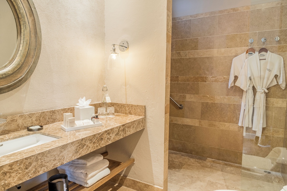 Bastion Luxury Hotel 73/75