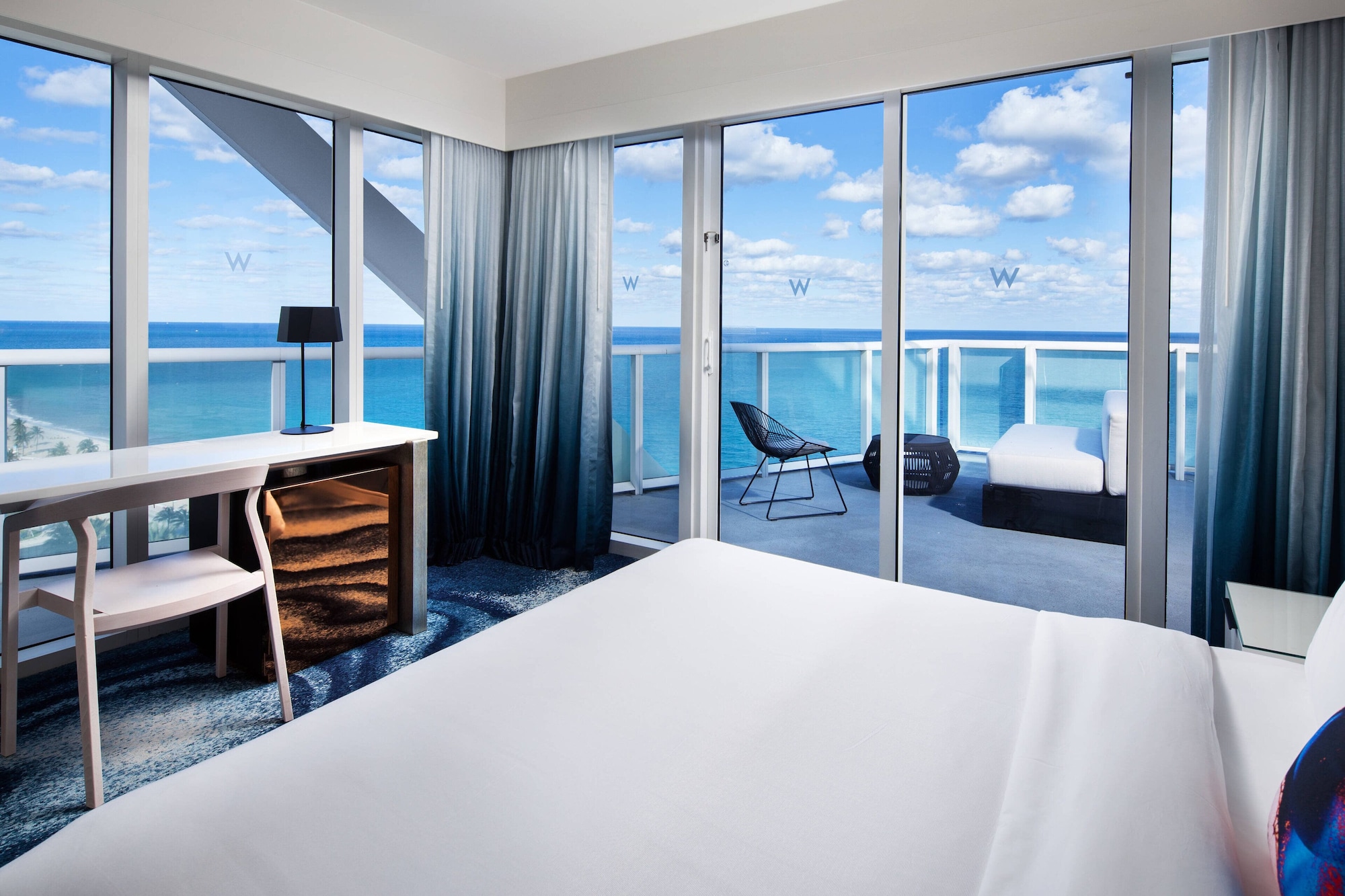 1 Bedroom, Suite, King Bed, Ocean Front, Sofa