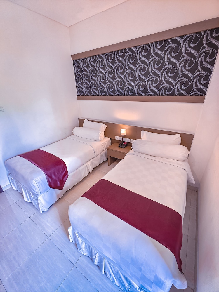 Viva Hotel Kediri by Azana 12/55