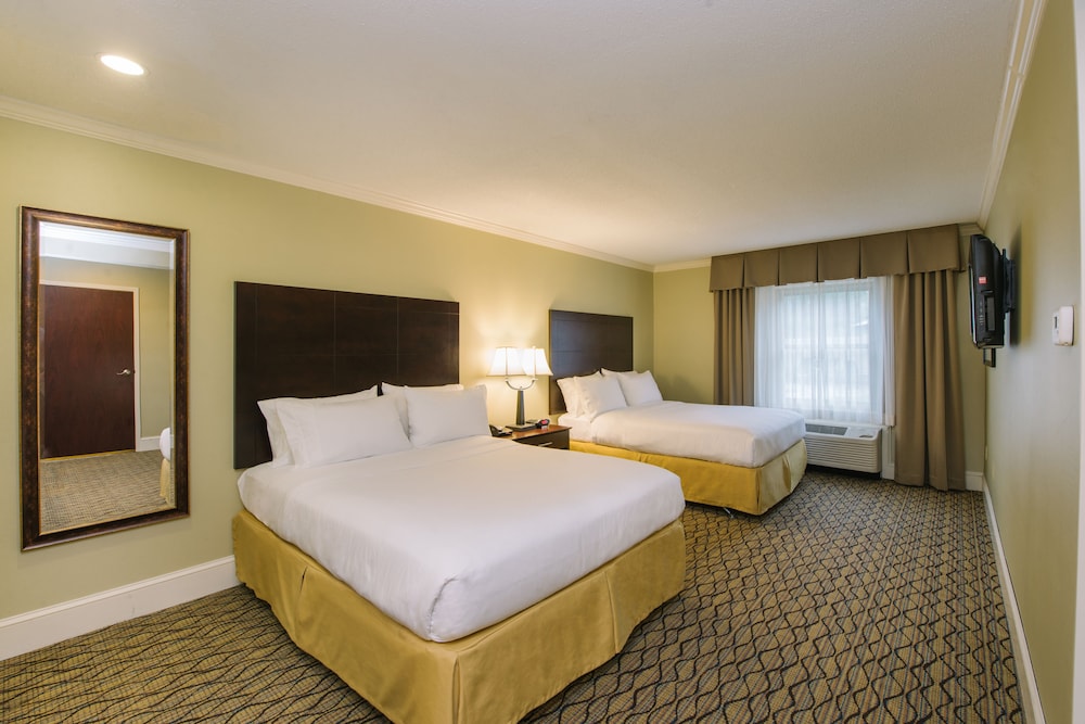 Holiday Inn Express Suites Merrimack 26/55