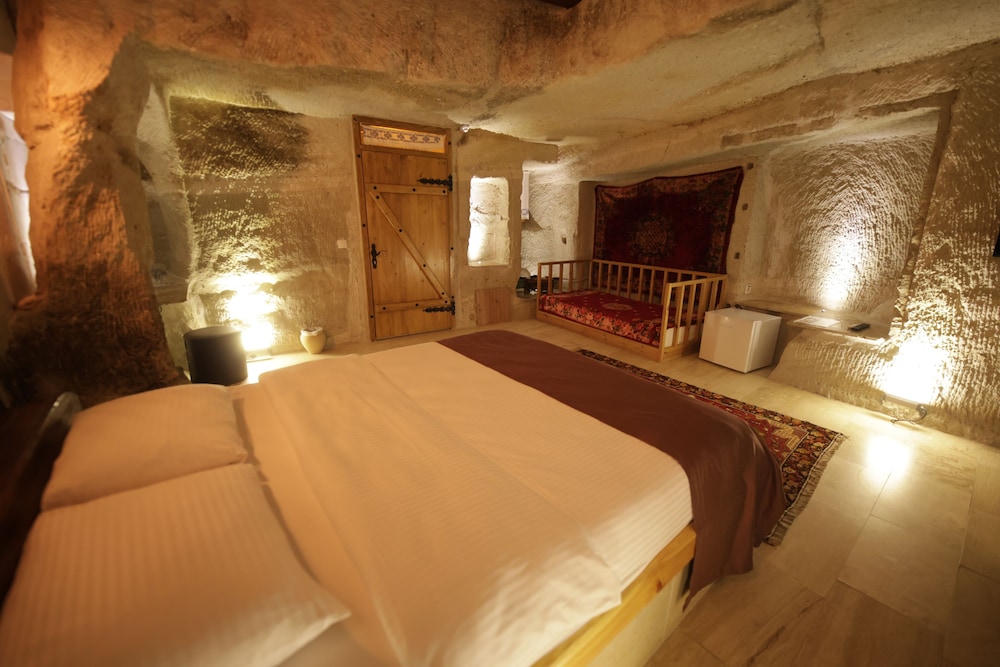 My Cave Suites 18/50