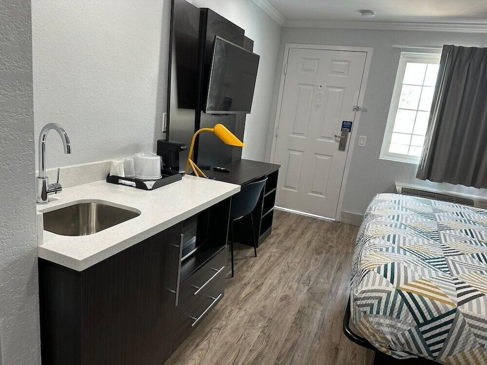 Studio6 Suites San Ysidro, CA – San Diego South Bay 51/51