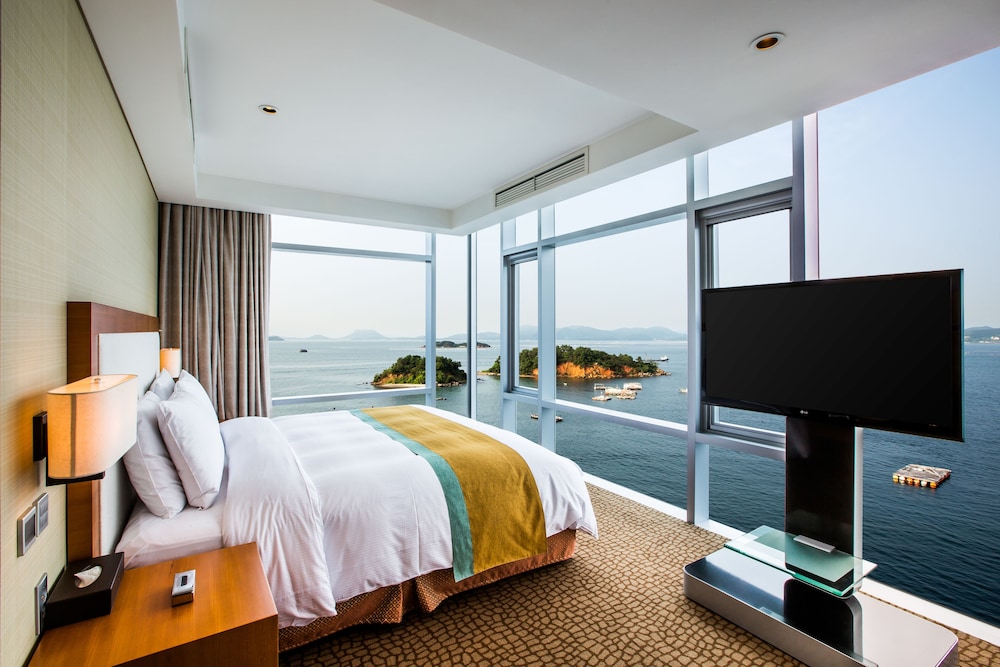 Sweet, Suite, King Bed, Bay View