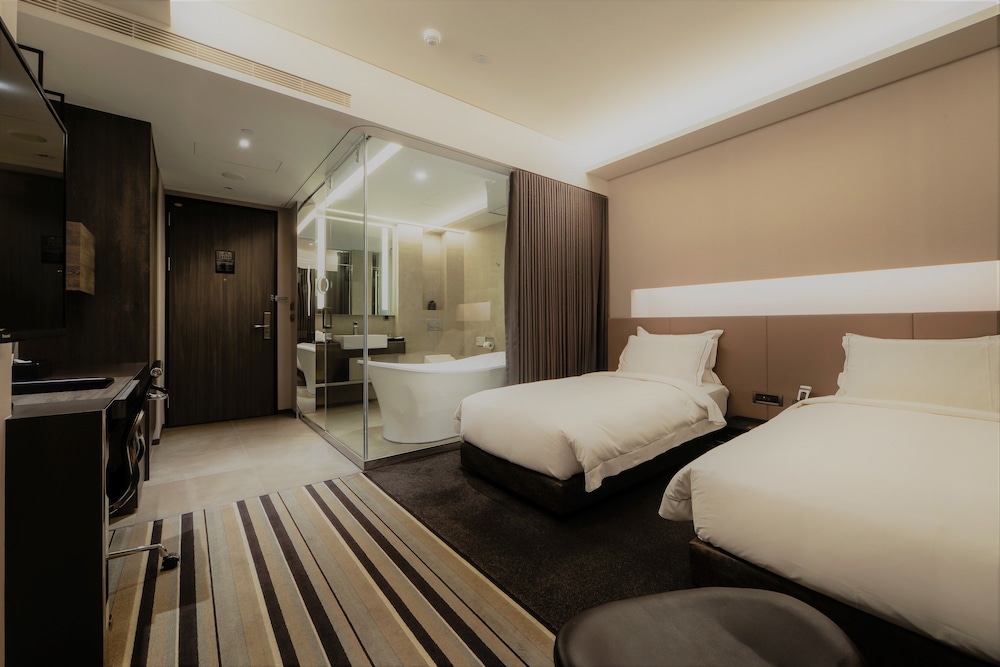 Deluxe, Suite, Twin Beds