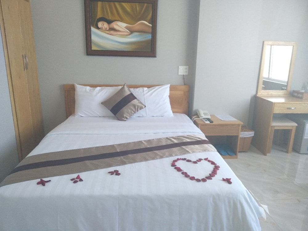 Ngoc Hanh Beach Hotel 26/75