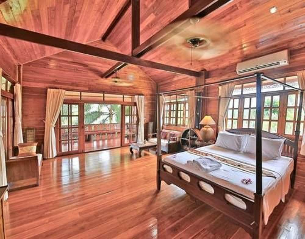 PARADISE ISLAND ESTATE 55/76